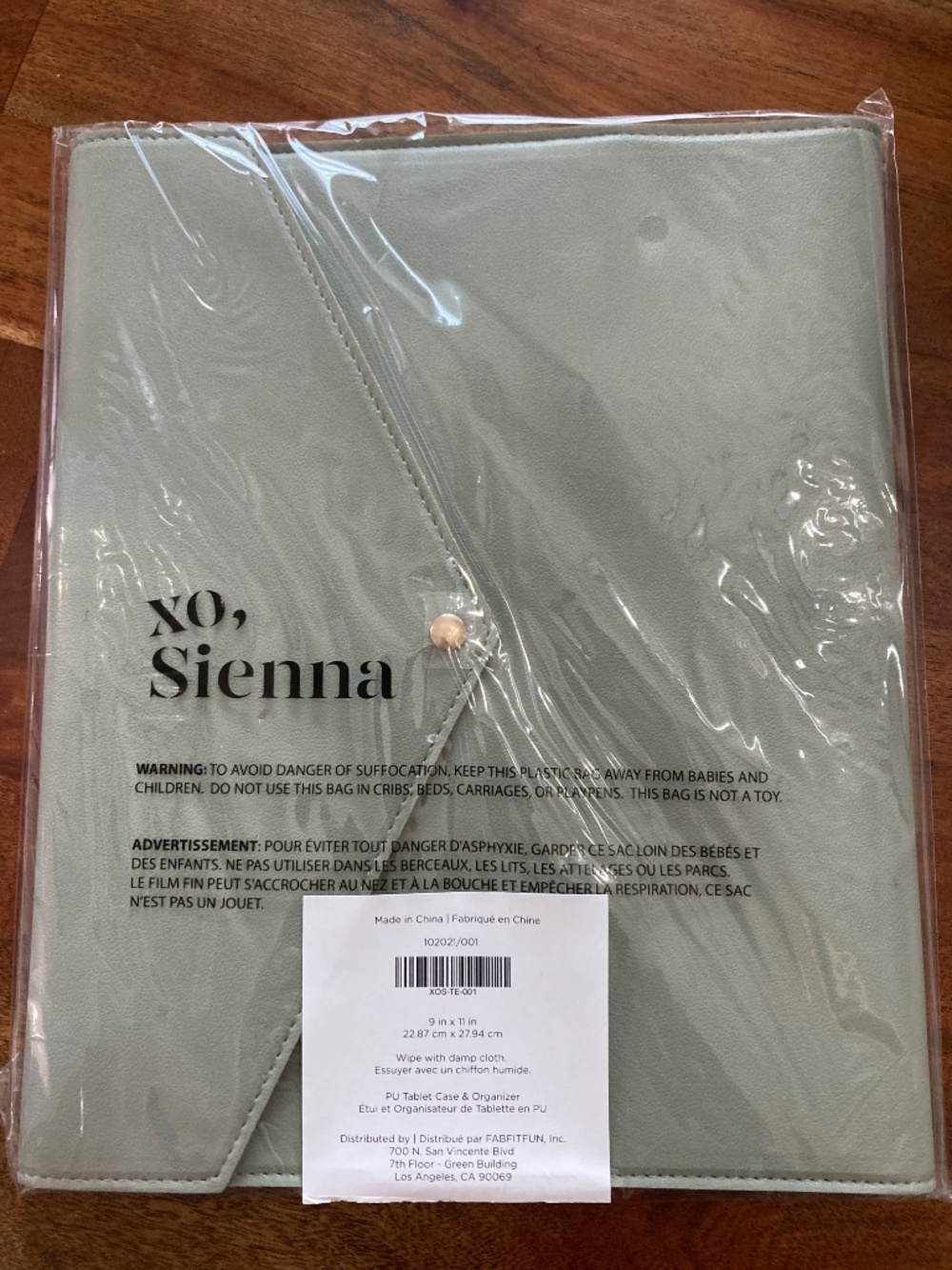 XO, Sienna Vegan Leather Tablet Case + Organizer - Sage Green - 11” x 9”
